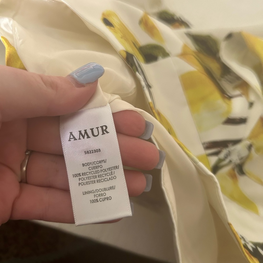 Amur cropped ruffle sleeve lemon print crop top white yellow v neck - Picture 13 of 13